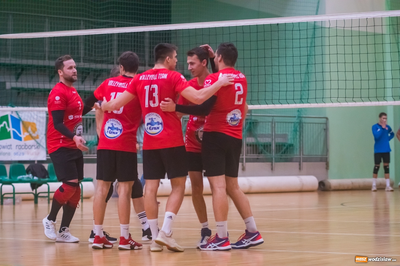 Zdjęcie w galerii na portalu naszwodzislaw.com: Siatkarski rollercoaster w Arenie Rafako. Raciborzanie górą! [FOTO i WIDEO] wiadomości z regionu