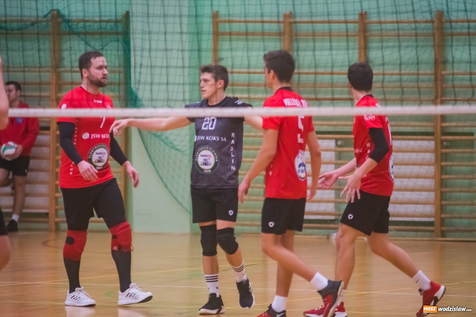 Zdjęcie w galerii na portalu naszwodzislaw.com: Siatkarski rollercoaster w Arenie Rafako. Raciborzanie górą! [FOTO i WIDEO] wiadomości z regionu