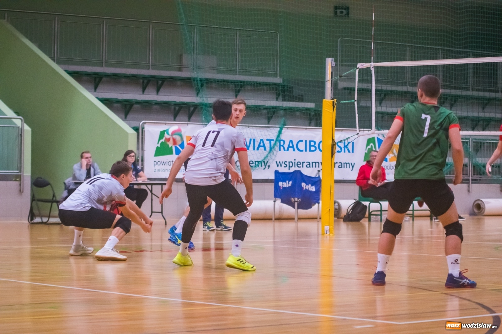 Zdjęcie w galerii na portalu naszwodzislaw.com: Siatkarski rollercoaster w Arenie Rafako. Raciborzanie górą! [FOTO i WIDEO] wiadomości z regionu