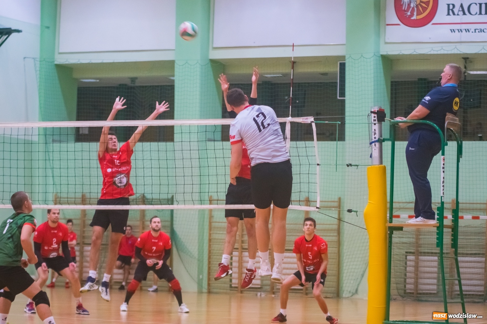 Zdjęcie w galerii na portalu naszwodzislaw.com: Siatkarski rollercoaster w Arenie Rafako. Raciborzanie górą! [FOTO i WIDEO] wiadomości z regionu