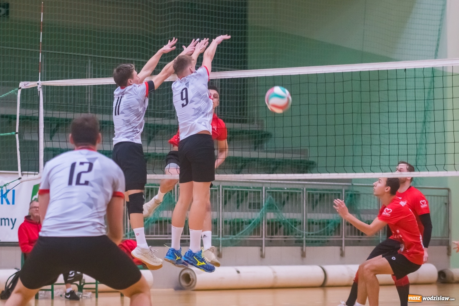 Zdjęcie w galerii na portalu naszwodzislaw.com: Siatkarski rollercoaster w Arenie Rafako. Raciborzanie górą! [FOTO i WIDEO] wiadomości z regionu