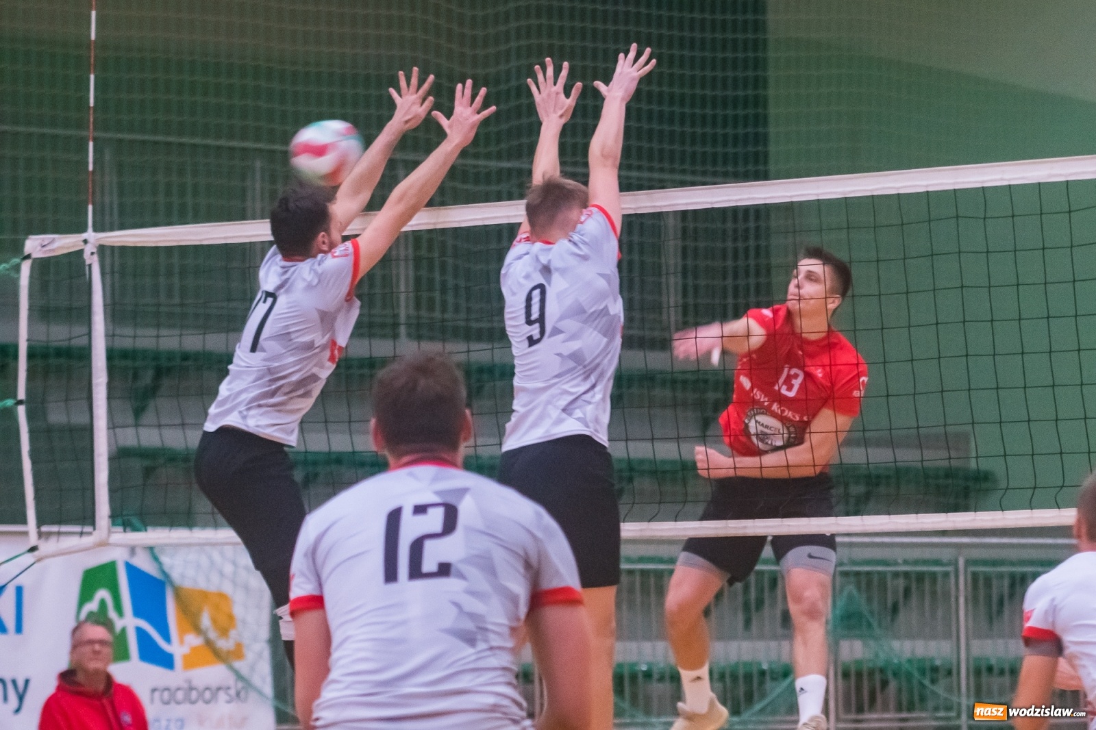 Zdjęcie w galerii na portalu naszwodzislaw.com: Siatkarski rollercoaster w Arenie Rafako. Raciborzanie górą! [FOTO i WIDEO] wiadomości z regionu