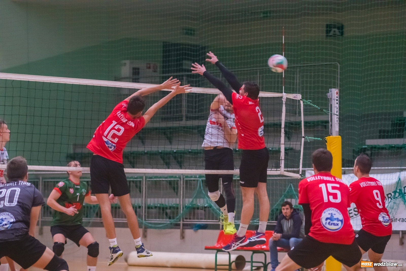 Zdjęcie w galerii na portalu naszwodzislaw.com: Siatkarski rollercoaster w Arenie Rafako. Raciborzanie górą! [FOTO i WIDEO] wiadomości z regionu