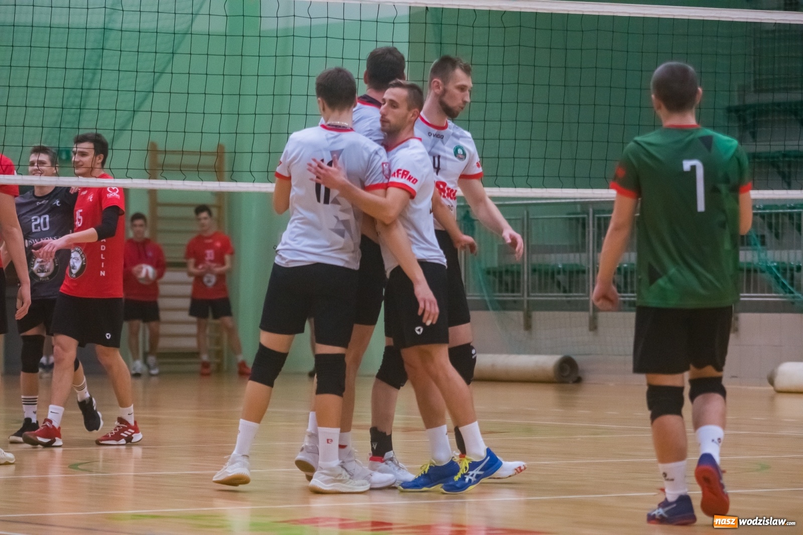 Zdjęcie w galerii na portalu naszwodzislaw.com: Siatkarski rollercoaster w Arenie Rafako. Raciborzanie górą! [FOTO i WIDEO] wiadomości z regionu