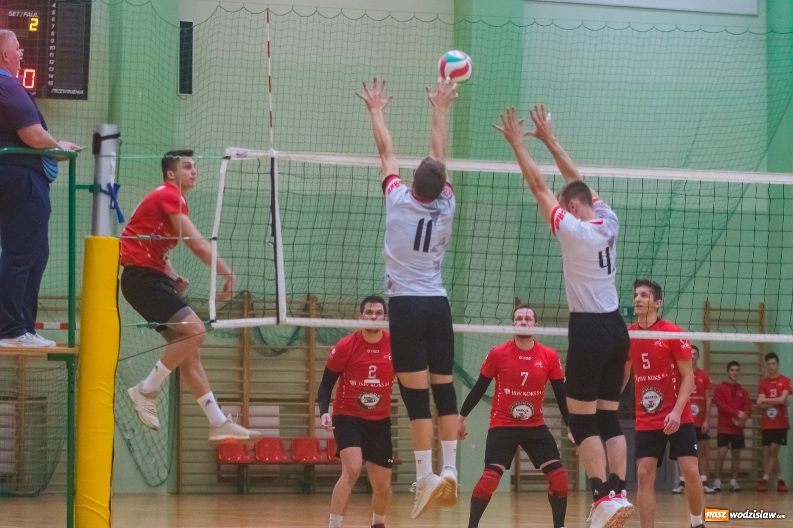 Zdjęcie w galerii na portalu naszwodzislaw.com: Siatkarski rollercoaster w Arenie Rafako. Raciborzanie górą! [FOTO i WIDEO] wiadomości z regionu