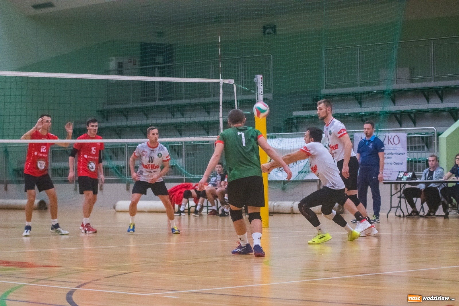 Zdjęcie w galerii na portalu naszwodzislaw.com: Siatkarski rollercoaster w Arenie Rafako. Raciborzanie górą! [FOTO i WIDEO] wiadomości z regionu