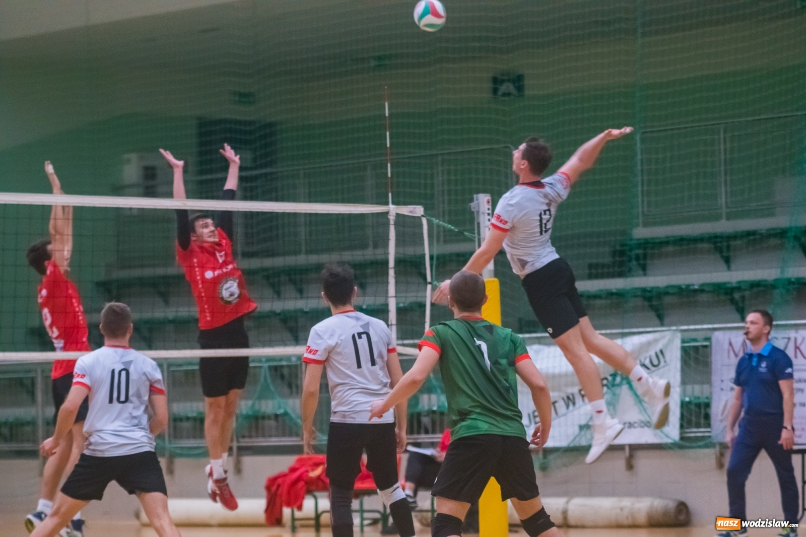 Zdjęcie w galerii na portalu naszwodzislaw.com: Siatkarski rollercoaster w Arenie Rafako. Raciborzanie górą! [FOTO i WIDEO] wiadomości z regionu