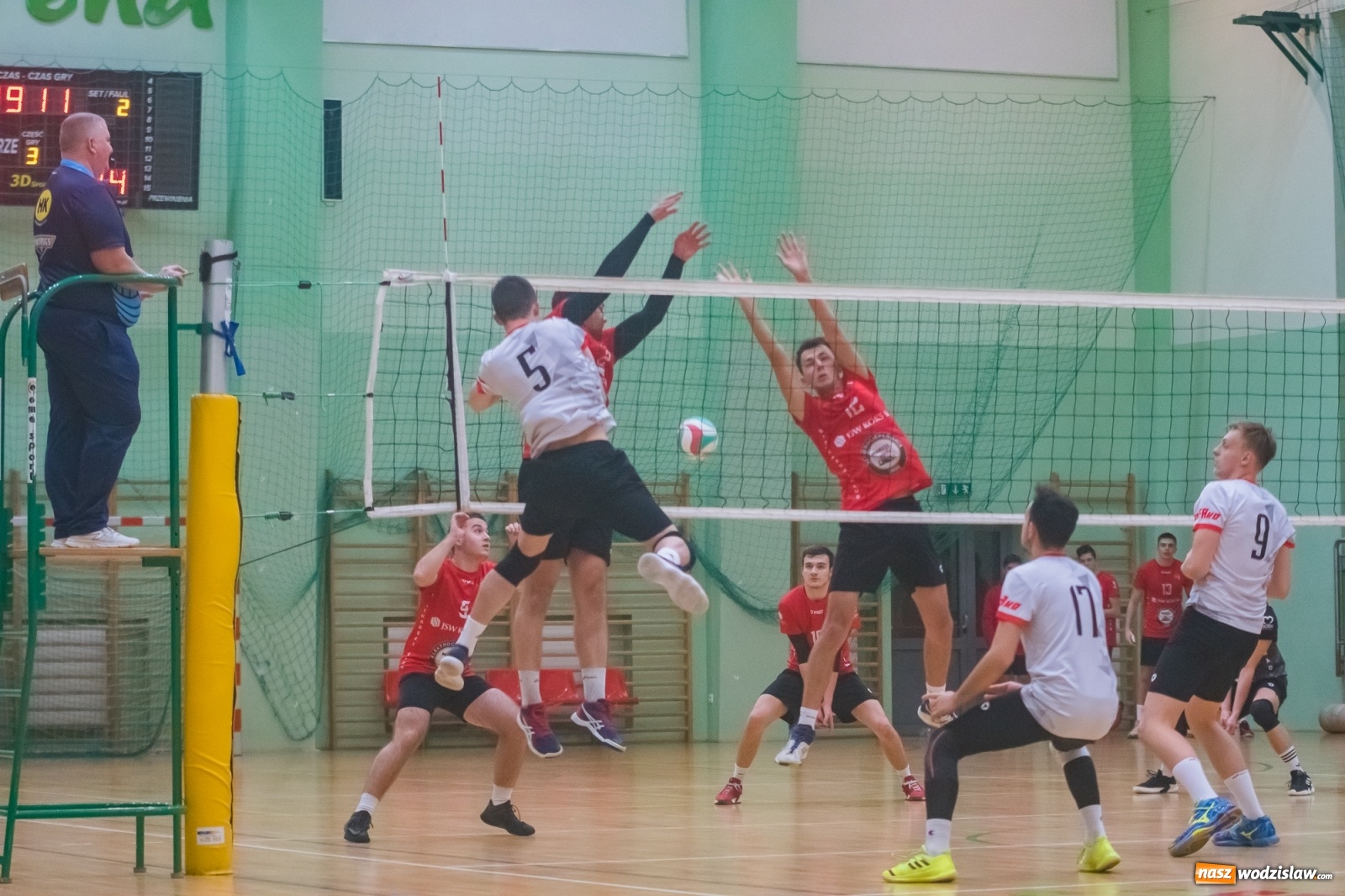 Zdjęcie w galerii na portalu naszwodzislaw.com: Siatkarski rollercoaster w Arenie Rafako. Raciborzanie górą! [FOTO i WIDEO] wiadomości z regionu