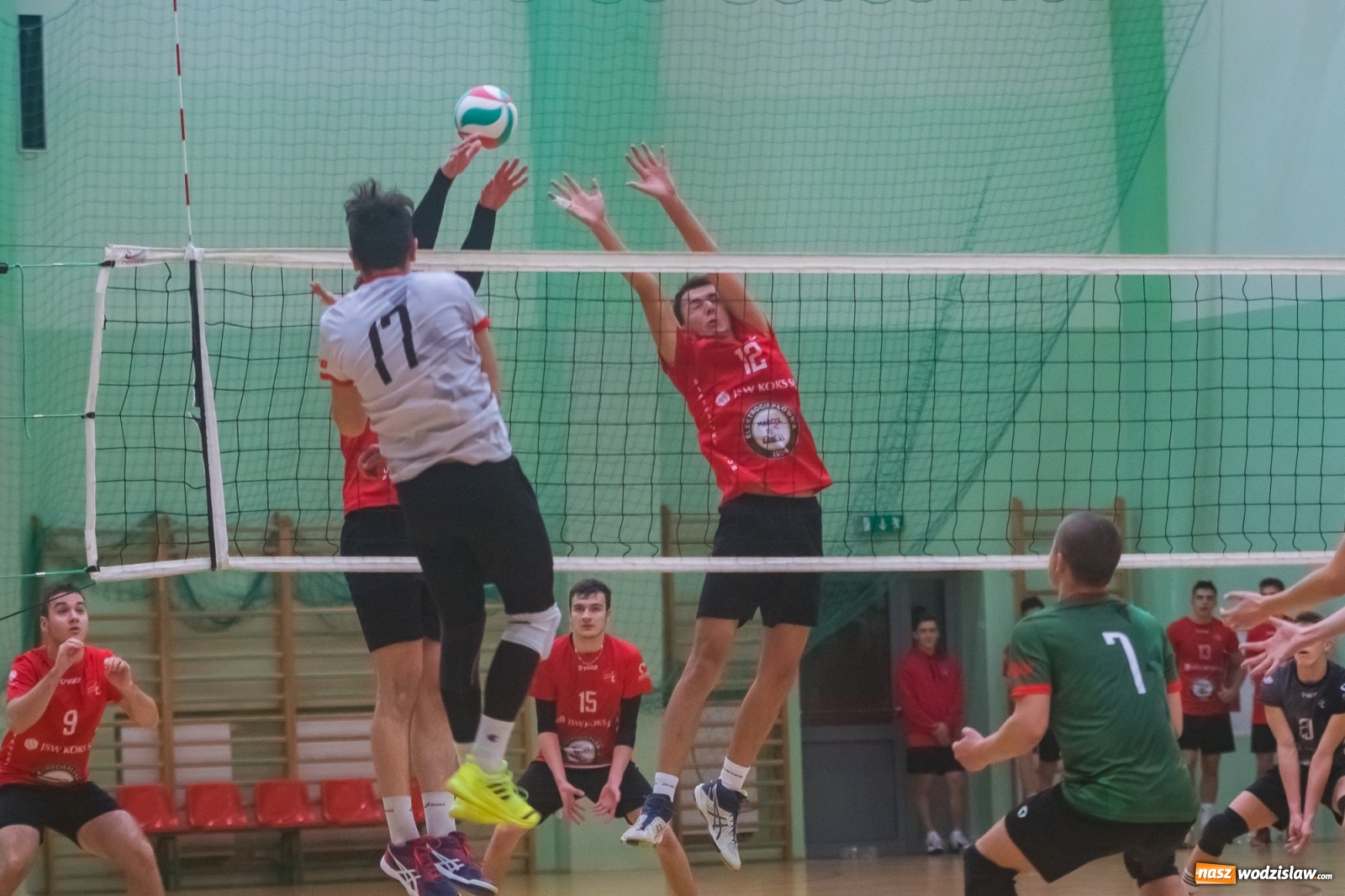 Zdjęcie w galerii na portalu naszwodzislaw.com: Siatkarski rollercoaster w Arenie Rafako. Raciborzanie górą! [FOTO i WIDEO] wiadomości z regionu