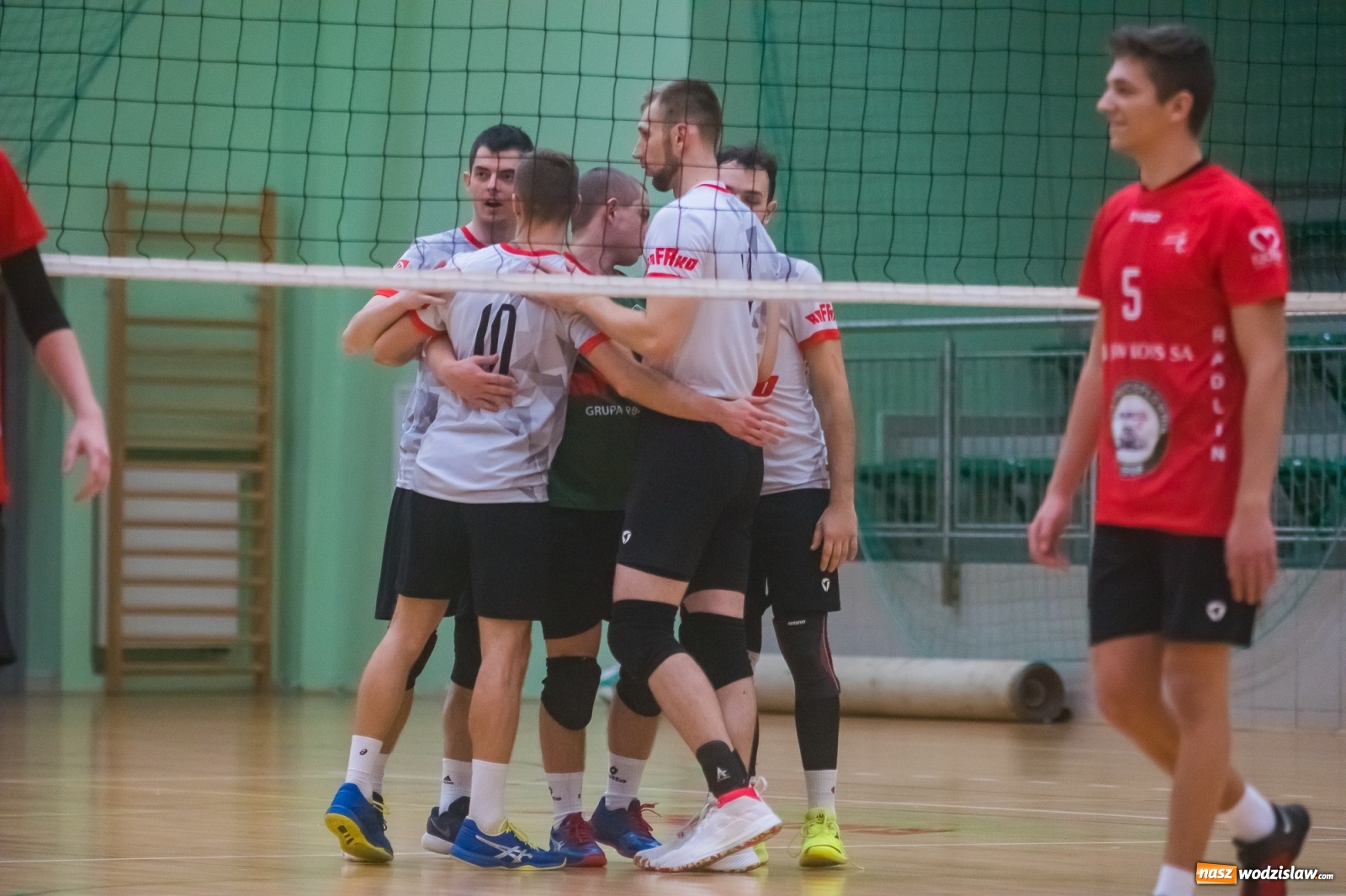 Zdjęcie w galerii na portalu naszwodzislaw.com: Siatkarski rollercoaster w Arenie Rafako. Raciborzanie górą! [FOTO i WIDEO] wiadomości z regionu