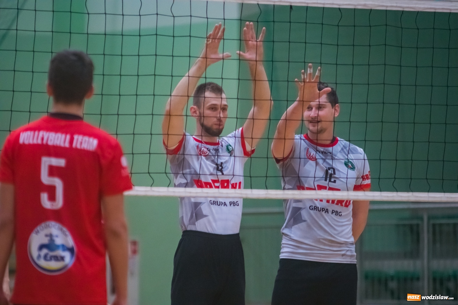 Zdjęcie w galerii na portalu naszwodzislaw.com: Siatkarski rollercoaster w Arenie Rafako. Raciborzanie górą! [FOTO i WIDEO] wiadomości z regionu