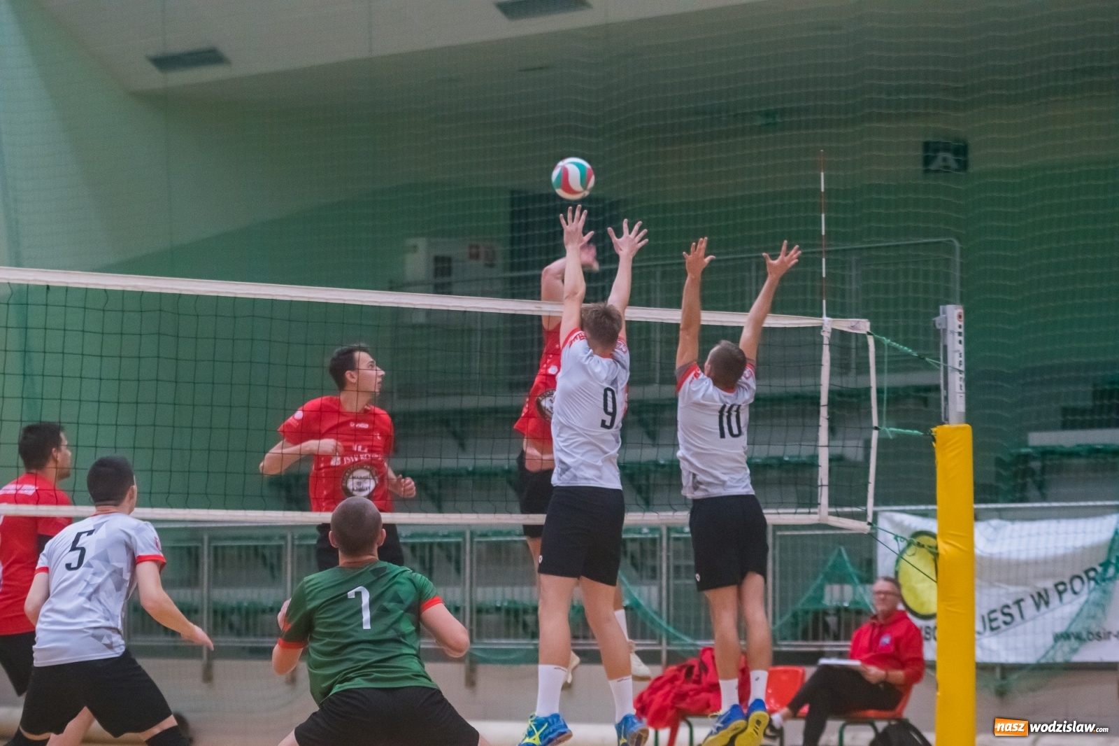 Zdjęcie w galerii na portalu naszwodzislaw.com: Siatkarski rollercoaster w Arenie Rafako. Raciborzanie górą! [FOTO i WIDEO] wiadomości z regionu