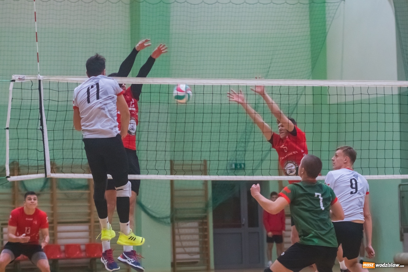 Zdjęcie w galerii na portalu naszwodzislaw.com: Siatkarski rollercoaster w Arenie Rafako. Raciborzanie górą! [FOTO i WIDEO] wiadomości z regionu