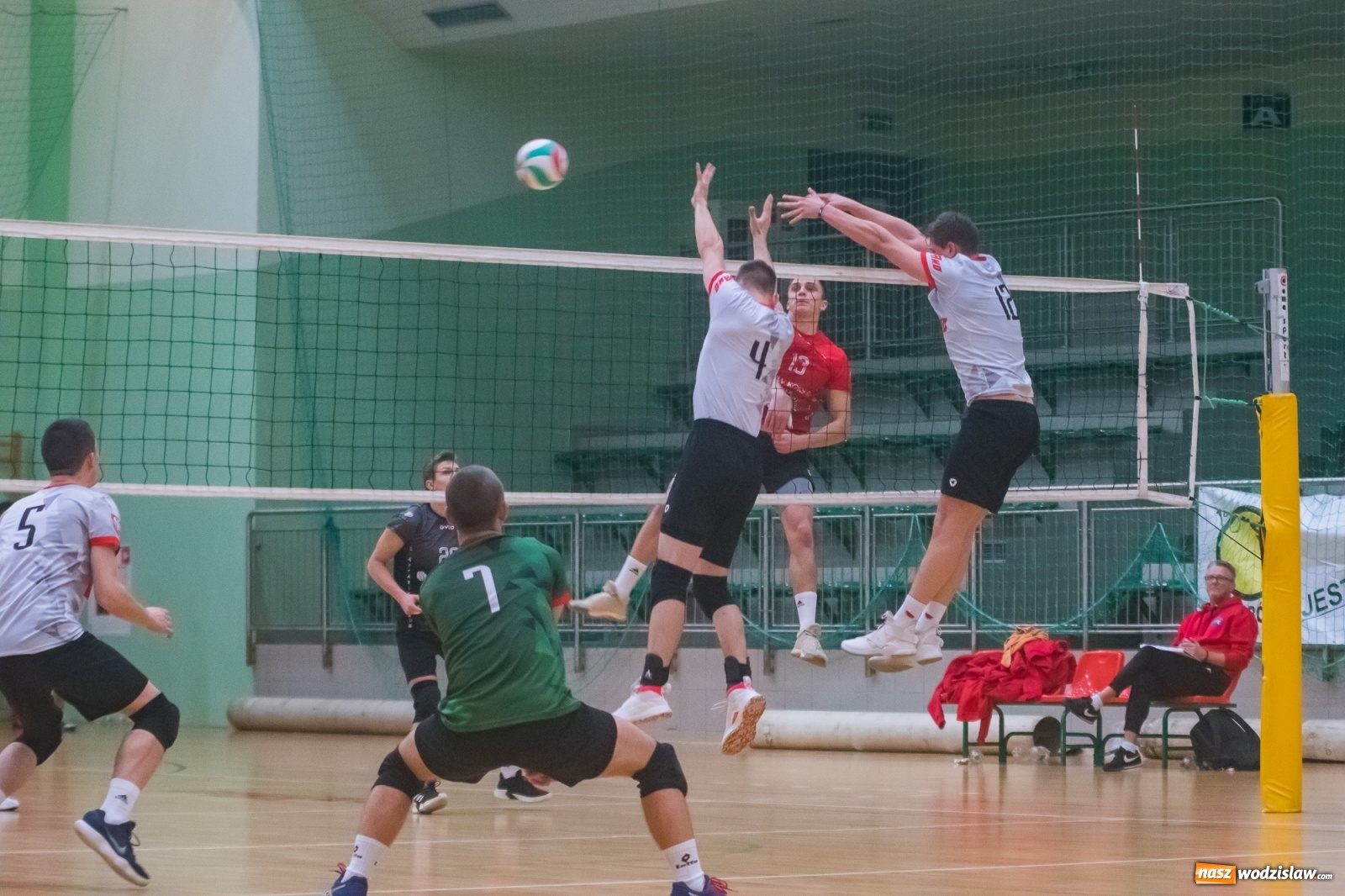 Zdjęcie w galerii na portalu naszwodzislaw.com: Siatkarski rollercoaster w Arenie Rafako. Raciborzanie górą! [FOTO i WIDEO] wiadomości z regionu