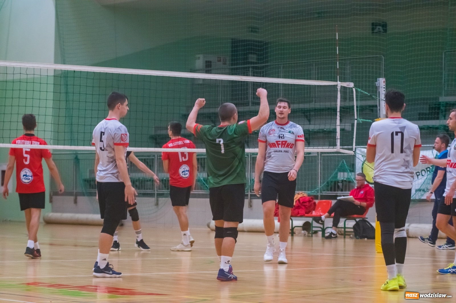 Zdjęcie w galerii na portalu naszwodzislaw.com: Siatkarski rollercoaster w Arenie Rafako. Raciborzanie górą! [FOTO i WIDEO] wiadomości z regionu