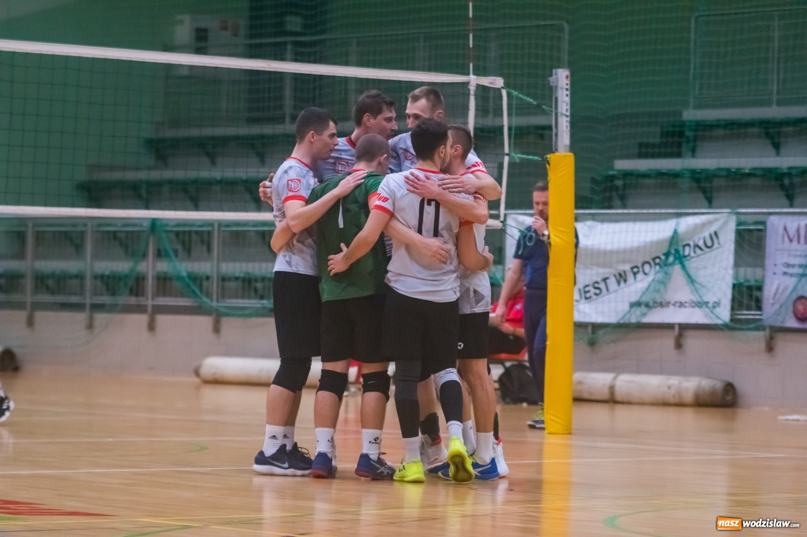 Zdjęcie w galerii na portalu naszwodzislaw.com: Siatkarski rollercoaster w Arenie Rafako. Raciborzanie górą! [FOTO i WIDEO] wiadomości z regionu