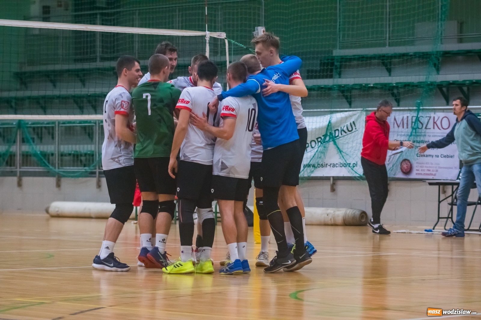 Zdjęcie w galerii na portalu naszwodzislaw.com: Siatkarski rollercoaster w Arenie Rafako. Raciborzanie górą! [FOTO i WIDEO] wiadomości z regionu