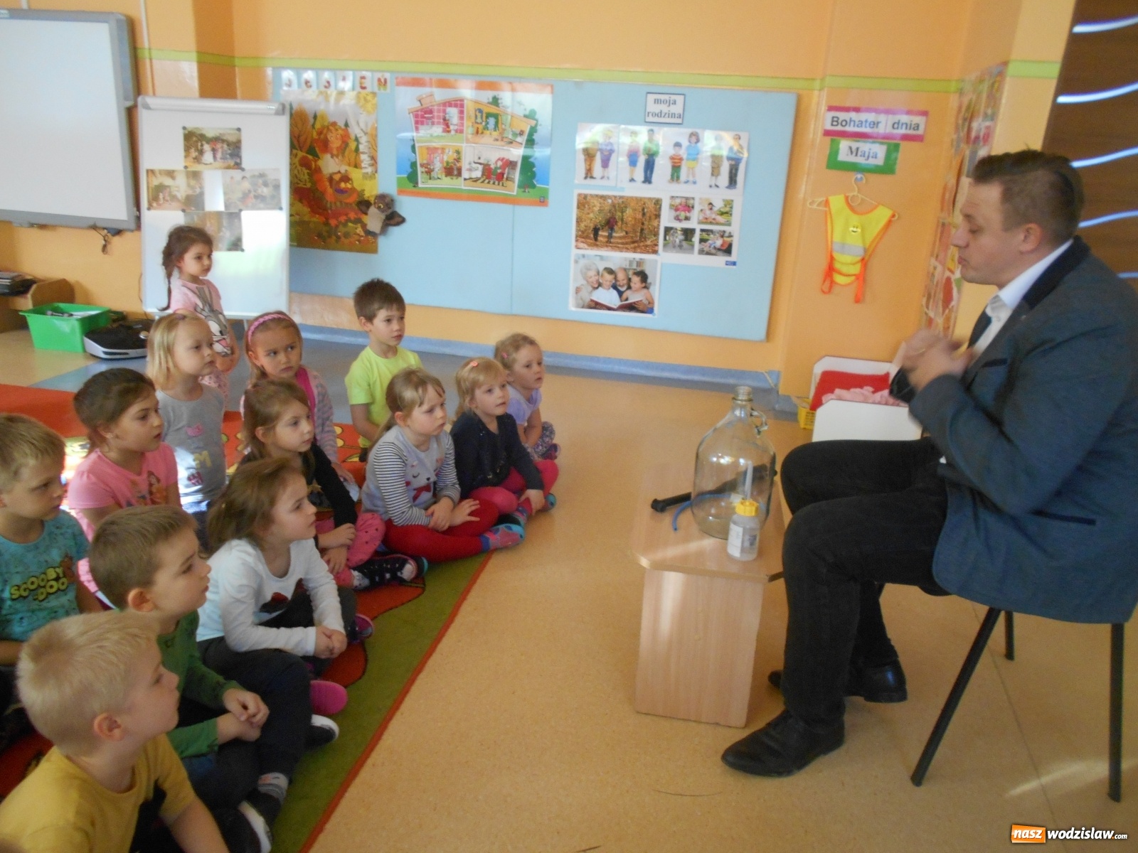 Zdjęcie w galerii na portalu naszwodzislaw.com: Pomysłowe odkrywanie świata nowoczesnych technologii przedszkolu numer 18 wiadomości z regionu