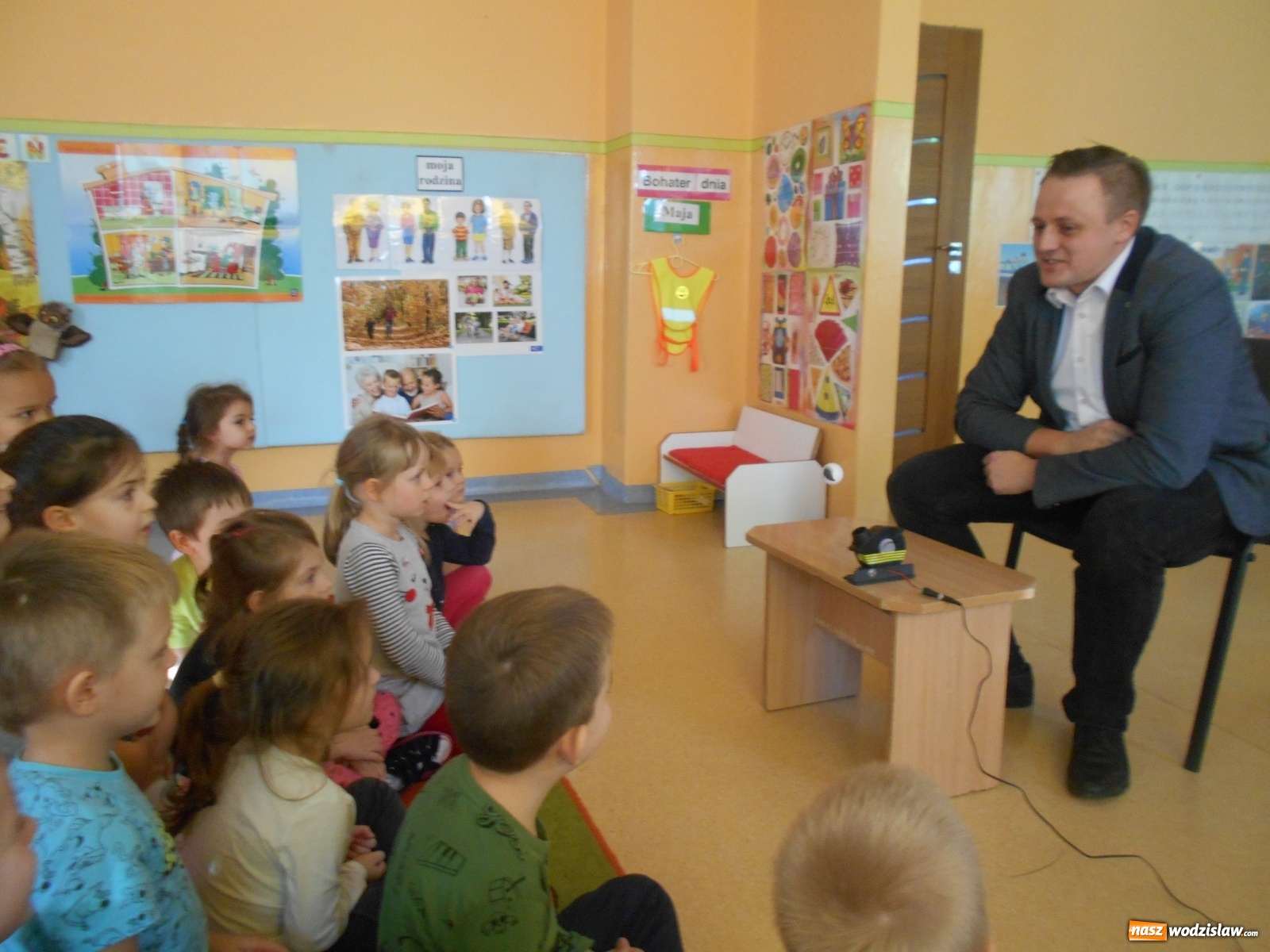 Zdjęcie w galerii na portalu naszwodzislaw.com: Pomysłowe odkrywanie świata nowoczesnych technologii przedszkolu numer 18 wiadomości z regionu