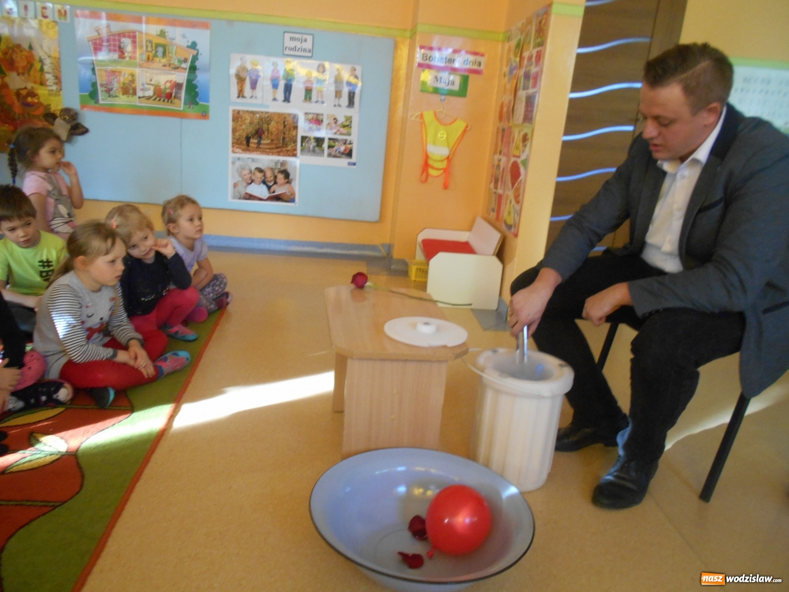 Zdjęcie w galerii na portalu naszwodzislaw.com: Pomysłowe odkrywanie świata nowoczesnych technologii przedszkolu numer 18 wiadomości z regionu