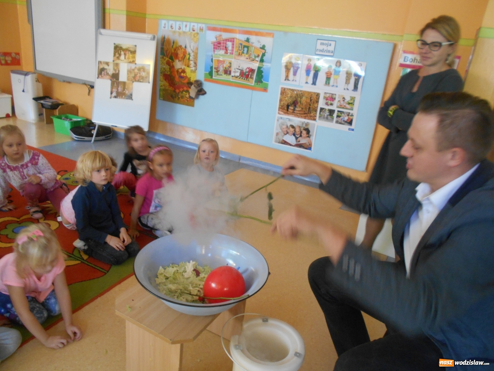 Zdjęcie w galerii na portalu naszwodzislaw.com: Pomysłowe odkrywanie świata nowoczesnych technologii przedszkolu numer 18 wiadomości z regionu