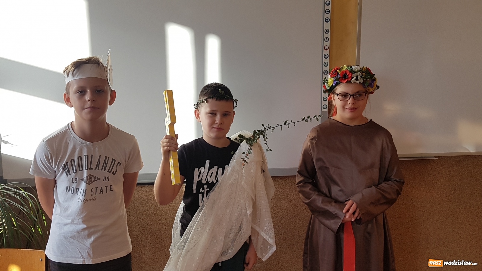 Zdjęcie w galerii na portalu naszwodzislaw.com: Mitologia na żywo w SP3 wiadomości z regionu