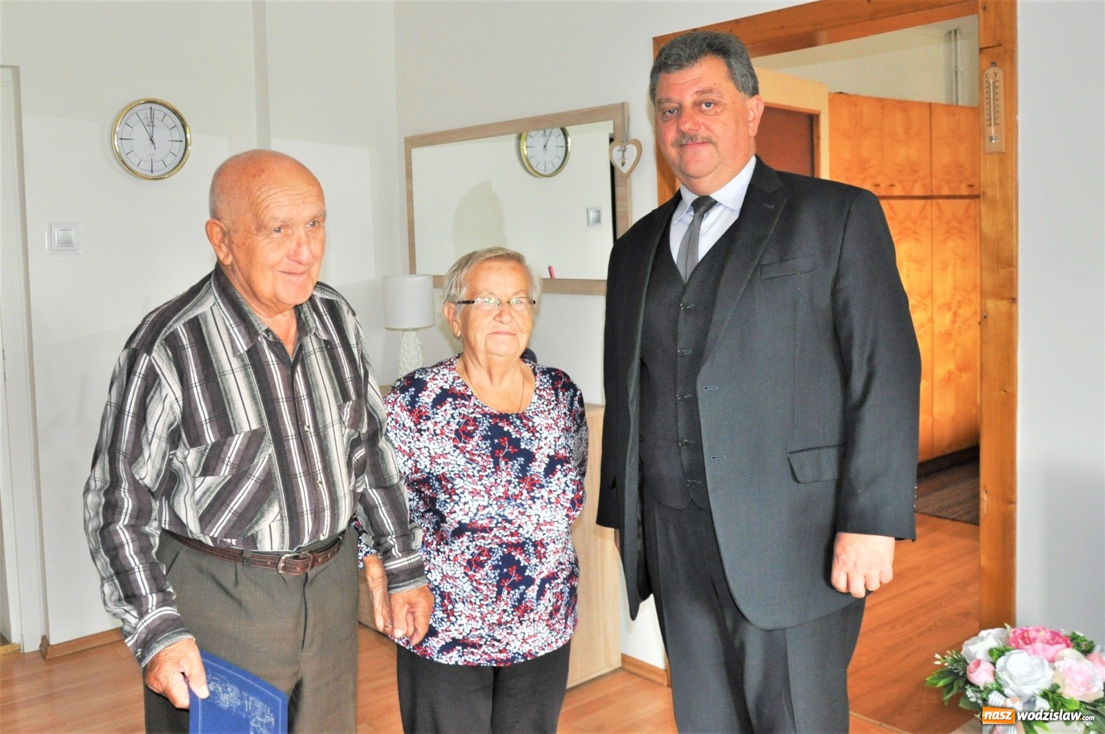 Zdjęcie w galerii na portalu naszwodzislaw.com: Burmistrz Pszowa w odwiedzinach u jubilatów wiadomości z regionu