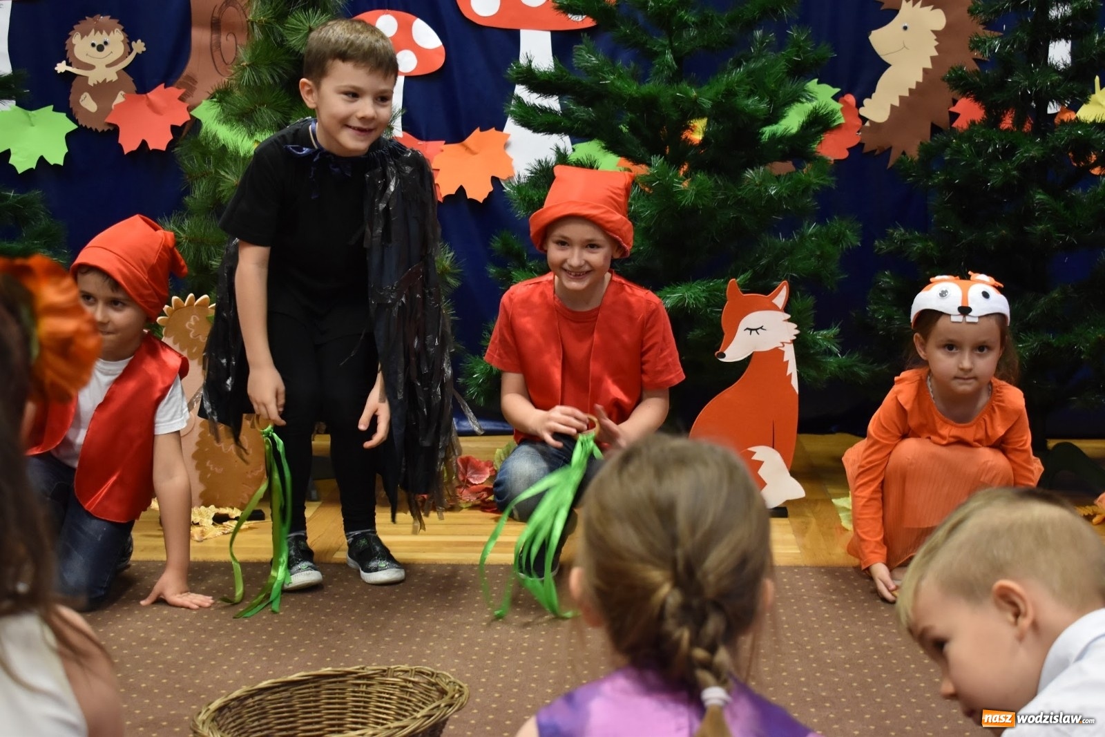 Zdjęcie w galerii na portalu naszwodzislaw.com: Pasowanie na starszaka w przedszkolu numer 16 wiadomości z regionu