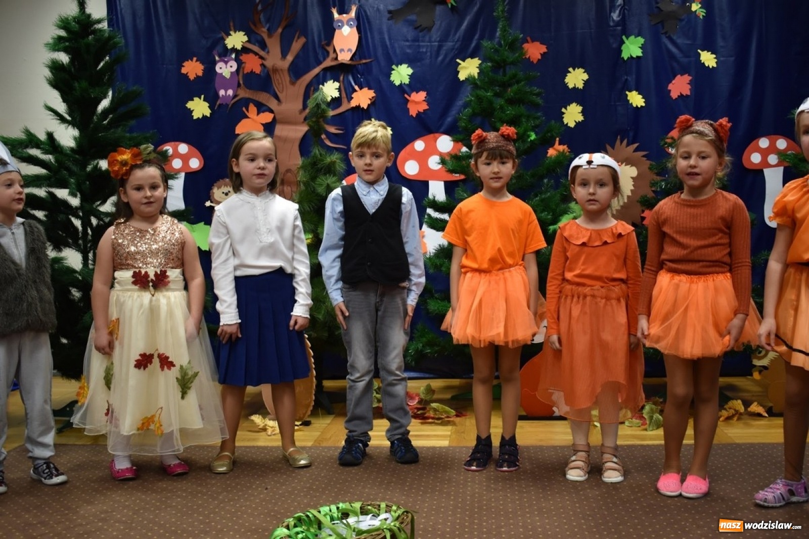 Zdjęcie w galerii na portalu naszwodzislaw.com: Pasowanie na starszaka w przedszkolu numer 16 wiadomości z regionu
