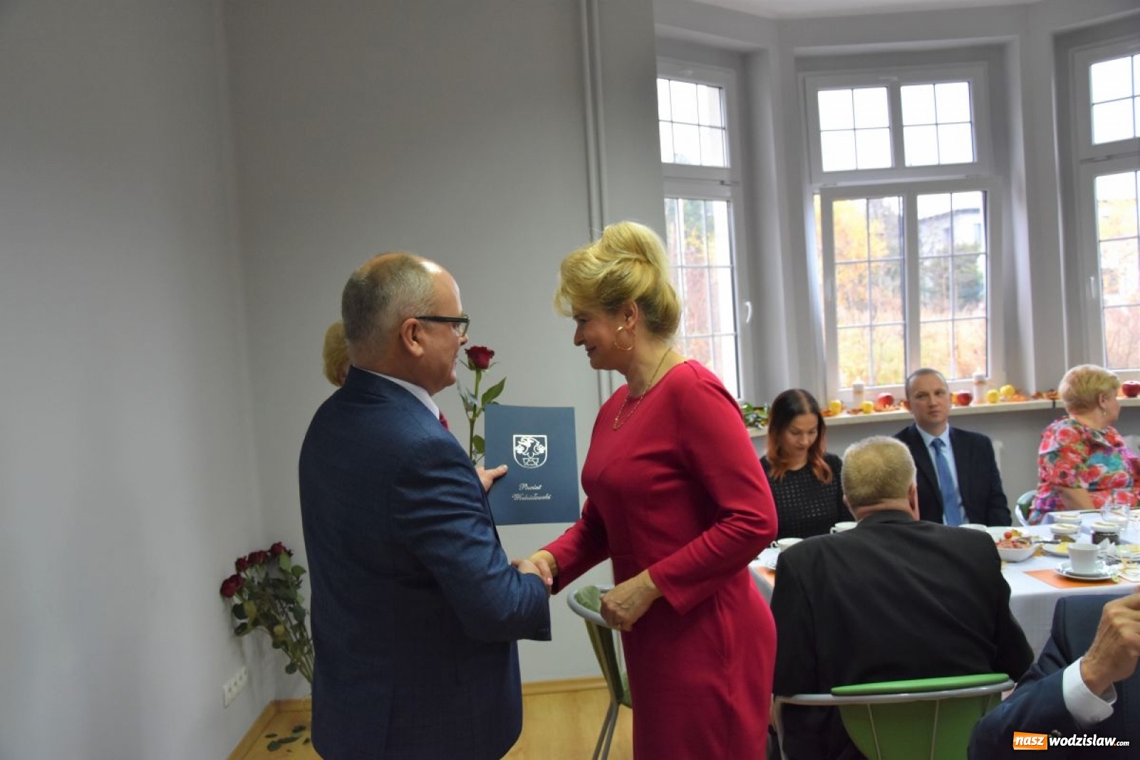 Zdjęcie w galerii na portalu naszwodzislaw.com: Pracownicy socjalni uhonorowani medalami Prezydenta RP wiadomości z regionu