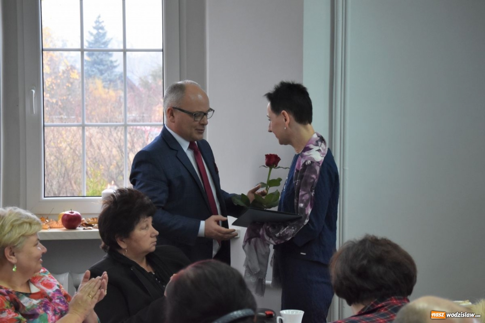 Zdjęcie w galerii na portalu naszwodzislaw.com: Pracownicy socjalni uhonorowani medalami Prezydenta RP wiadomości z regionu