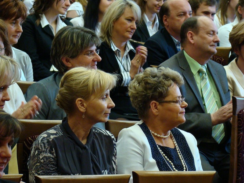 Zdjęcie w galerii na portalu naszwodzislaw.com: Ostatni dzwonek dla maturzystów wiadomości z regionu