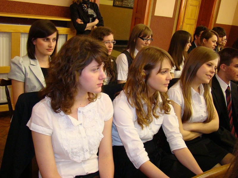 Zdjęcie w galerii na portalu naszwodzislaw.com: Ostatni dzwonek dla maturzystów wiadomości z regionu