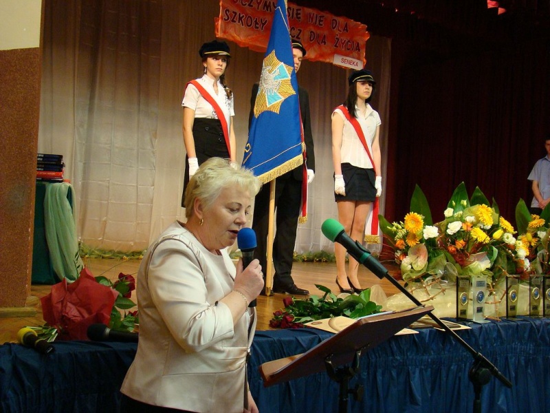 Zdjęcie w galerii na portalu naszwodzislaw.com: Ostatni dzwonek dla maturzystów wiadomości z regionu