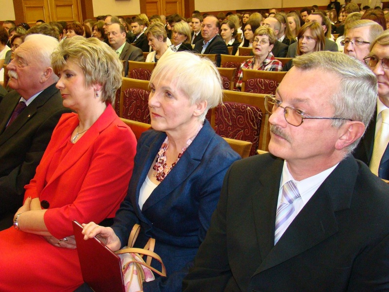 Zdjęcie w galerii na portalu naszwodzislaw.com: Ostatni dzwonek dla maturzystów wiadomości z regionu