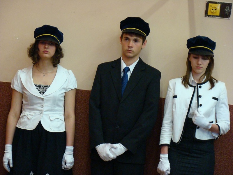 Zdjęcie w galerii na portalu naszwodzislaw.com: Ostatni dzwonek dla maturzystów wiadomości z regionu