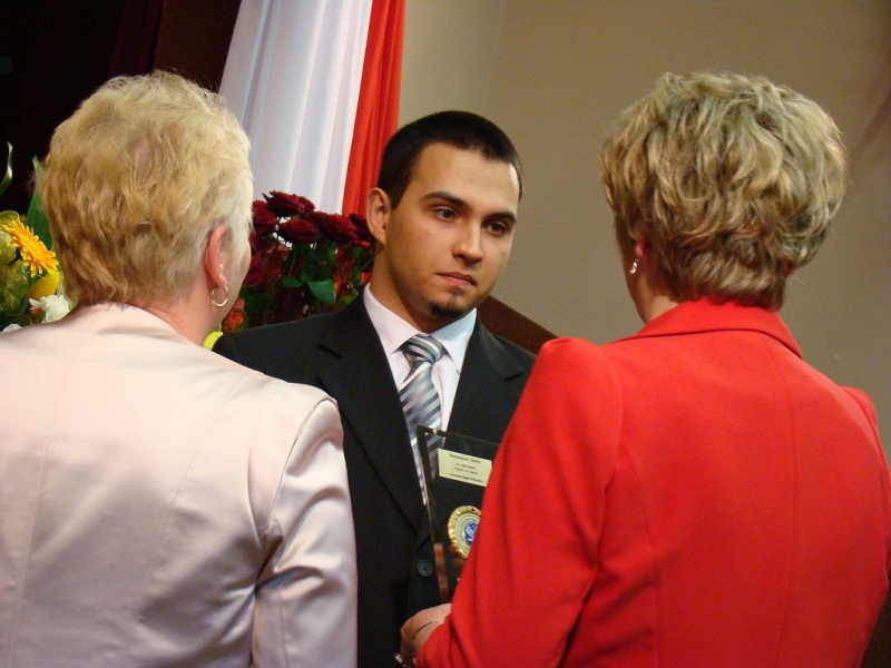 Zdjęcie w galerii na portalu naszwodzislaw.com: Ostatni dzwonek dla maturzystów wiadomości z regionu