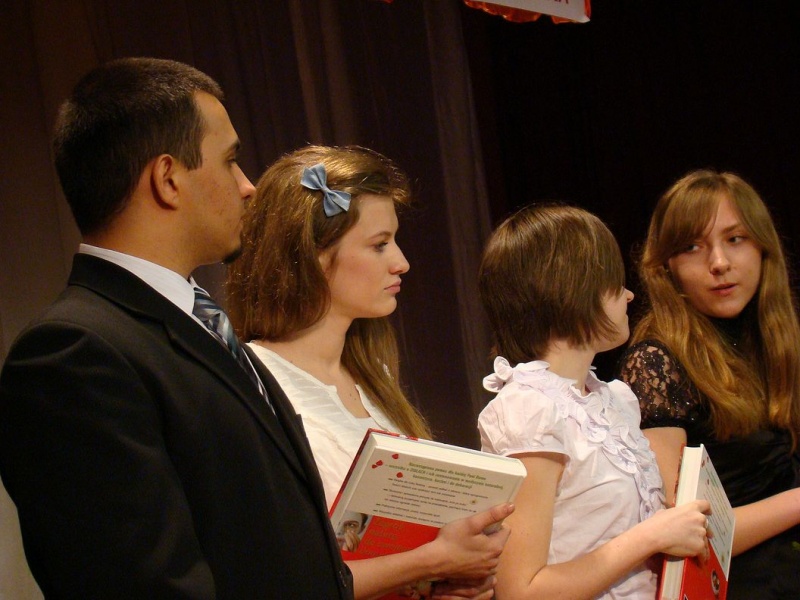 Zdjęcie w galerii na portalu naszwodzislaw.com: Ostatni dzwonek dla maturzystów wiadomości z regionu