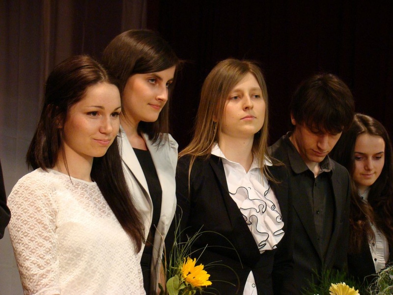 Zdjęcie w galerii na portalu naszwodzislaw.com: Ostatni dzwonek dla maturzystów wiadomości z regionu