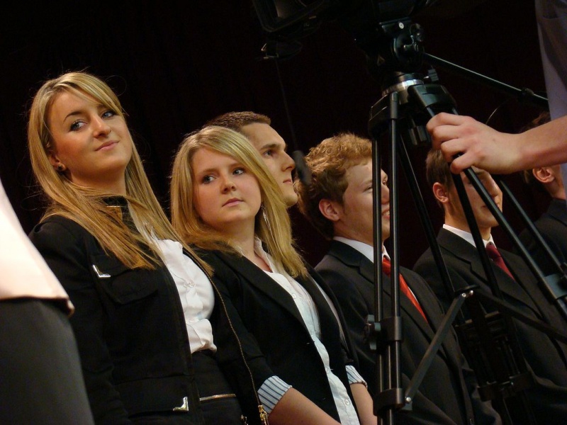 Zdjęcie w galerii na portalu naszwodzislaw.com: Ostatni dzwonek dla maturzystów wiadomości z regionu