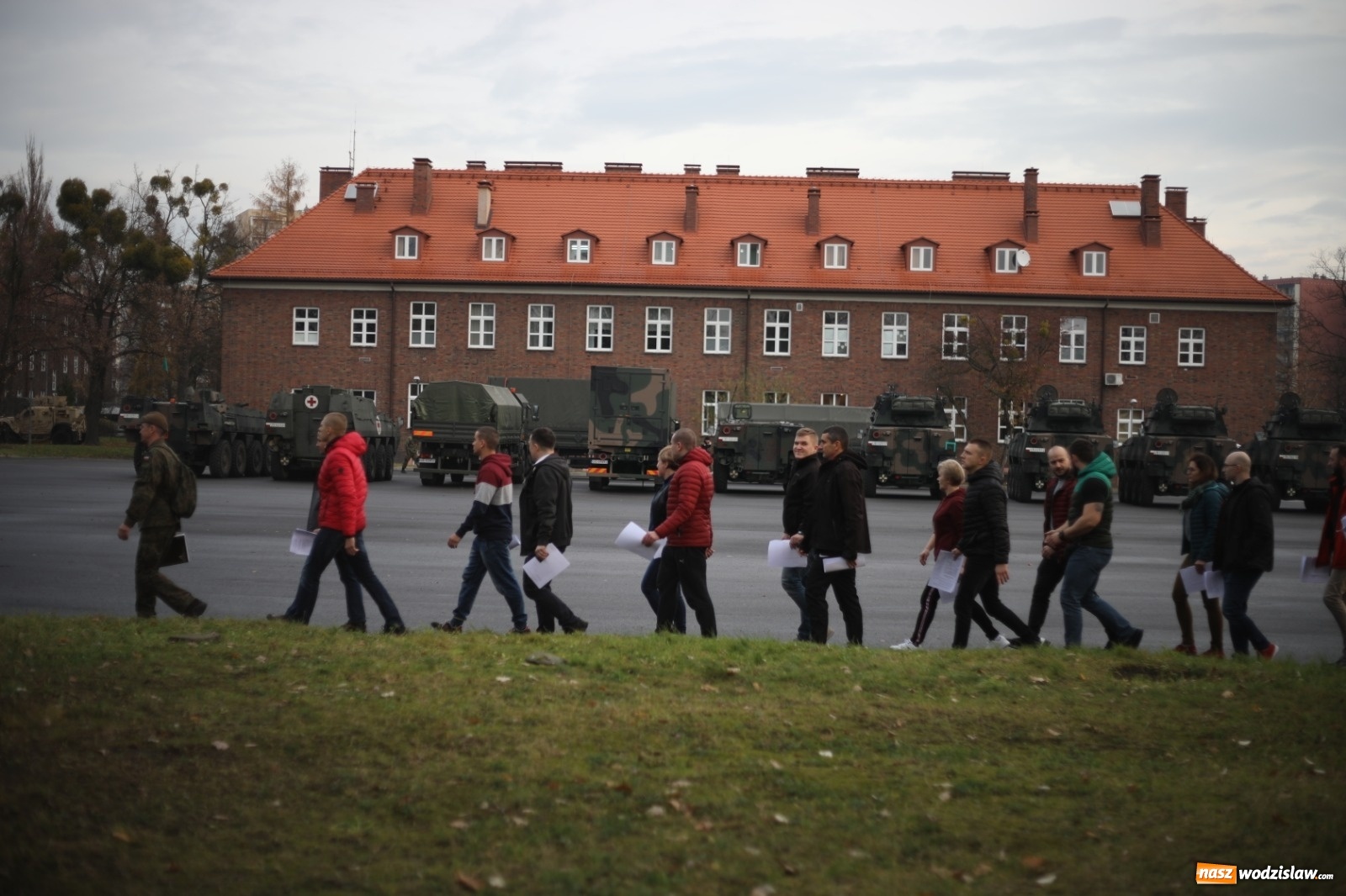 Zdjęcie w galerii na portalu naszwodzislaw.com: Tak wygląda dziś na Śląsku początek służby wojskowej wiadomości z regionu