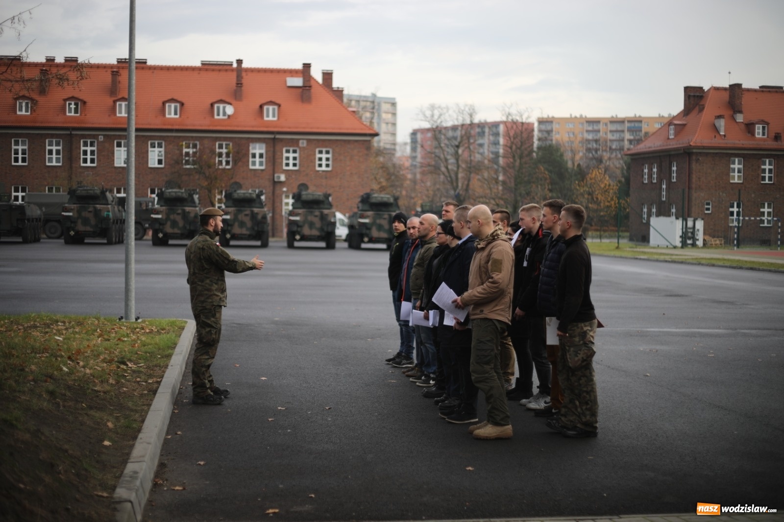 Zdjęcie w galerii na portalu naszwodzislaw.com: Tak wygląda dziś na Śląsku początek służby wojskowej wiadomości z regionu