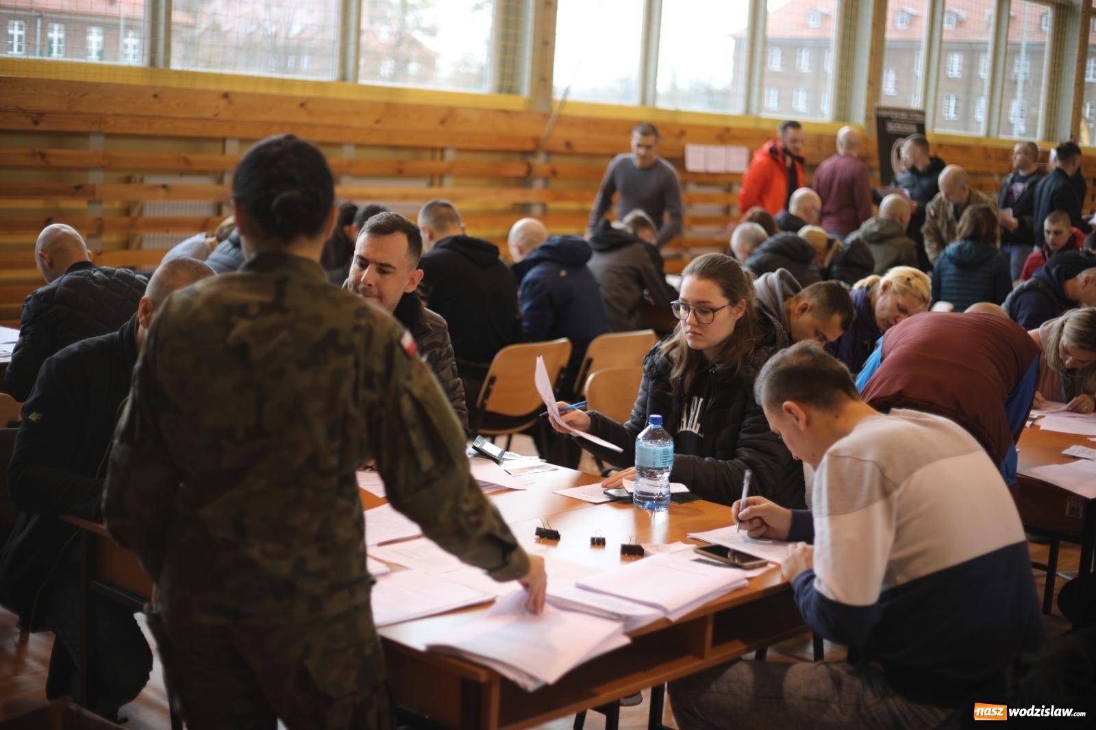 Zdjęcie w galerii na portalu naszwodzislaw.com: Tak wygląda dziś na Śląsku początek służby wojskowej wiadomości z regionu
