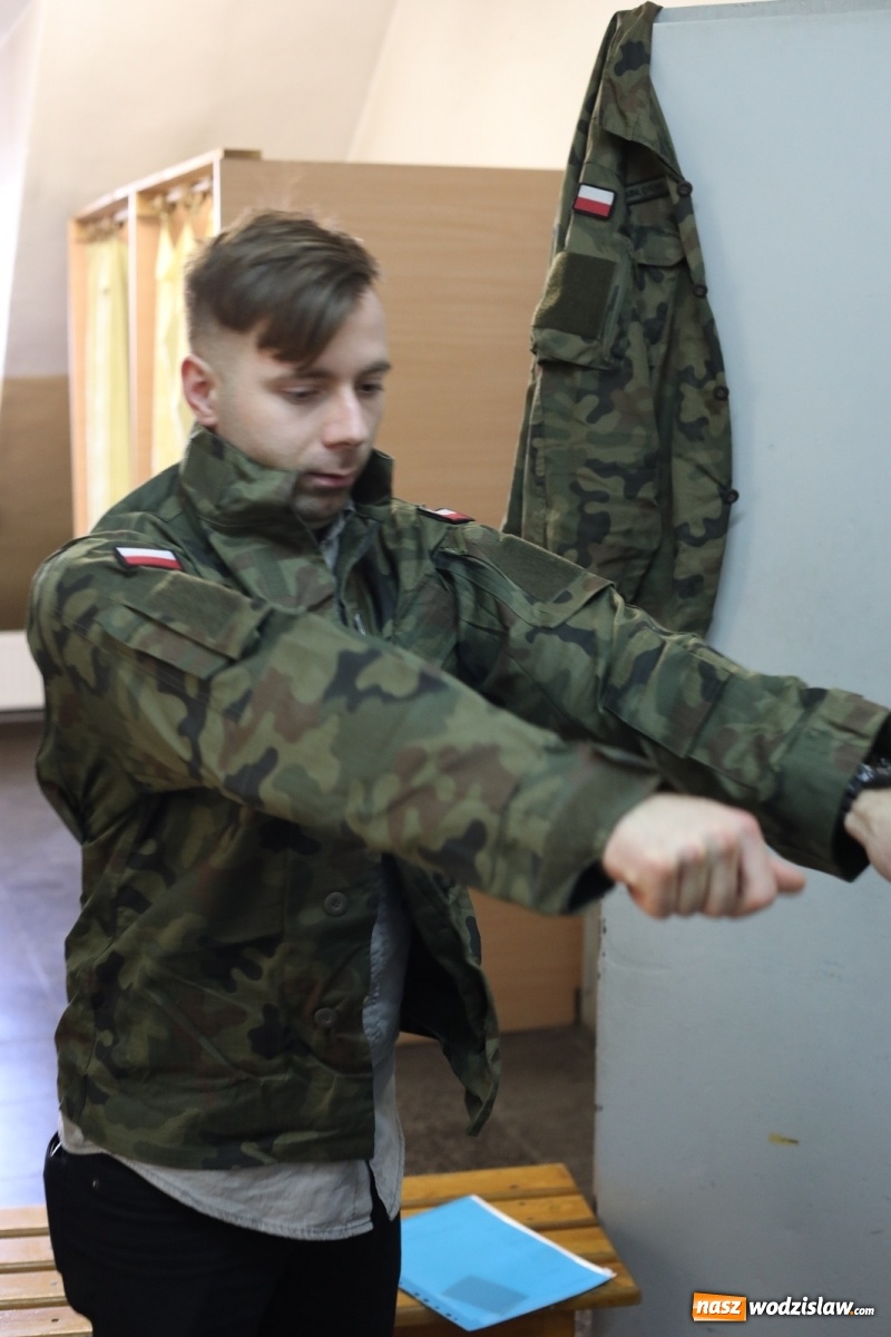 Zdjęcie w galerii na portalu naszwodzislaw.com: Tak wygląda dziś na Śląsku początek służby wojskowej wiadomości z regionu