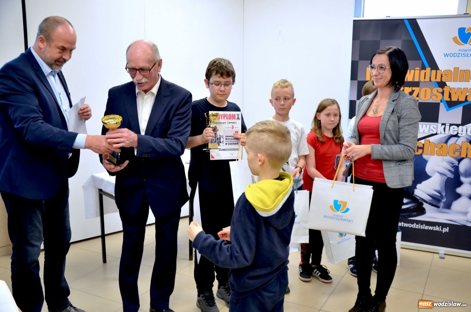 Zdjęcie w galerii na portalu naszwodzislaw.com: Znamy powiatowych mistrzów królewskiej gry wiadomości z regionu