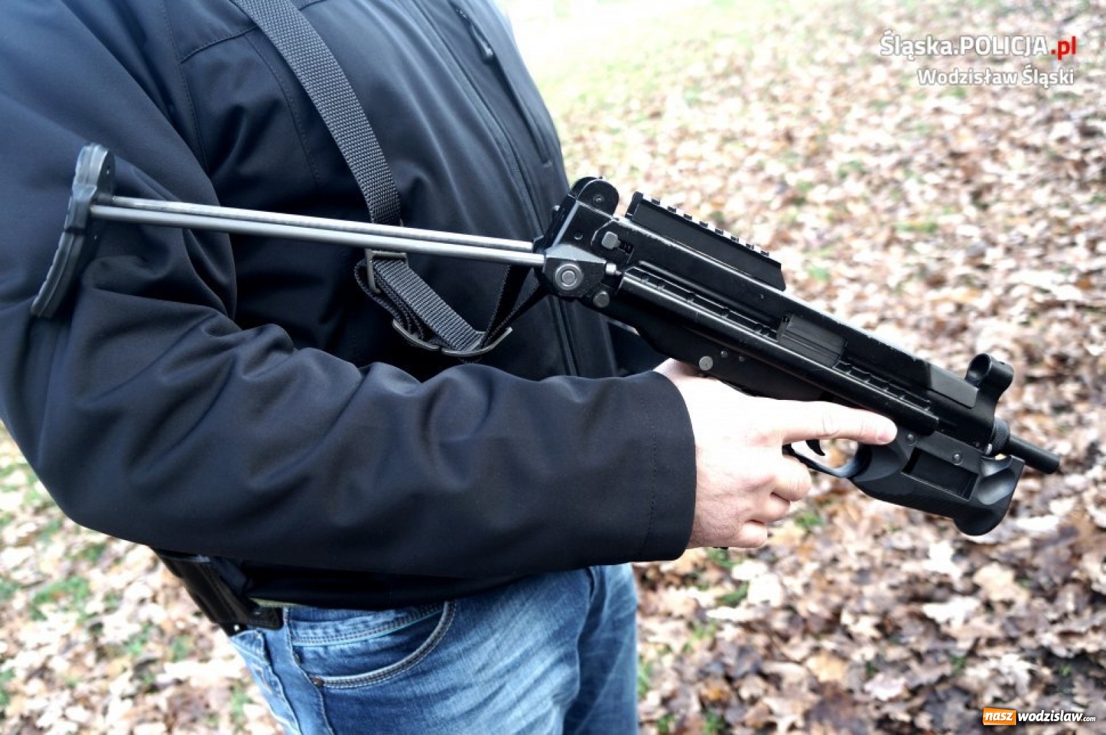 Zdjęcie w galerii na portalu naszwodzislaw.com: Policjanci wciąż szkolą swe umiejętności strzeleckie wiadomości z regionu