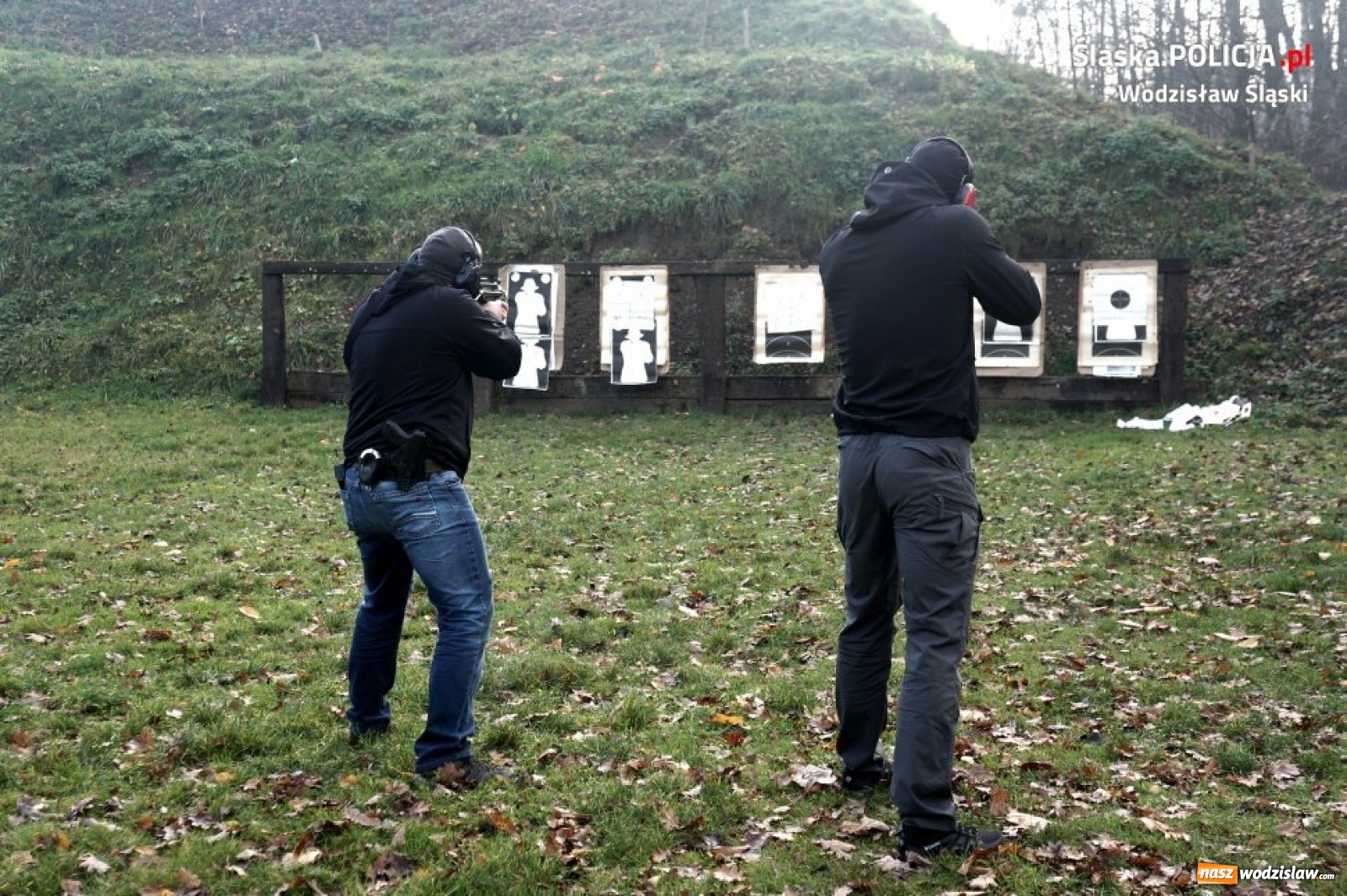 Zdjęcie w galerii na portalu naszwodzislaw.com: Policjanci wciąż szkolą swe umiejętności strzeleckie wiadomości z regionu