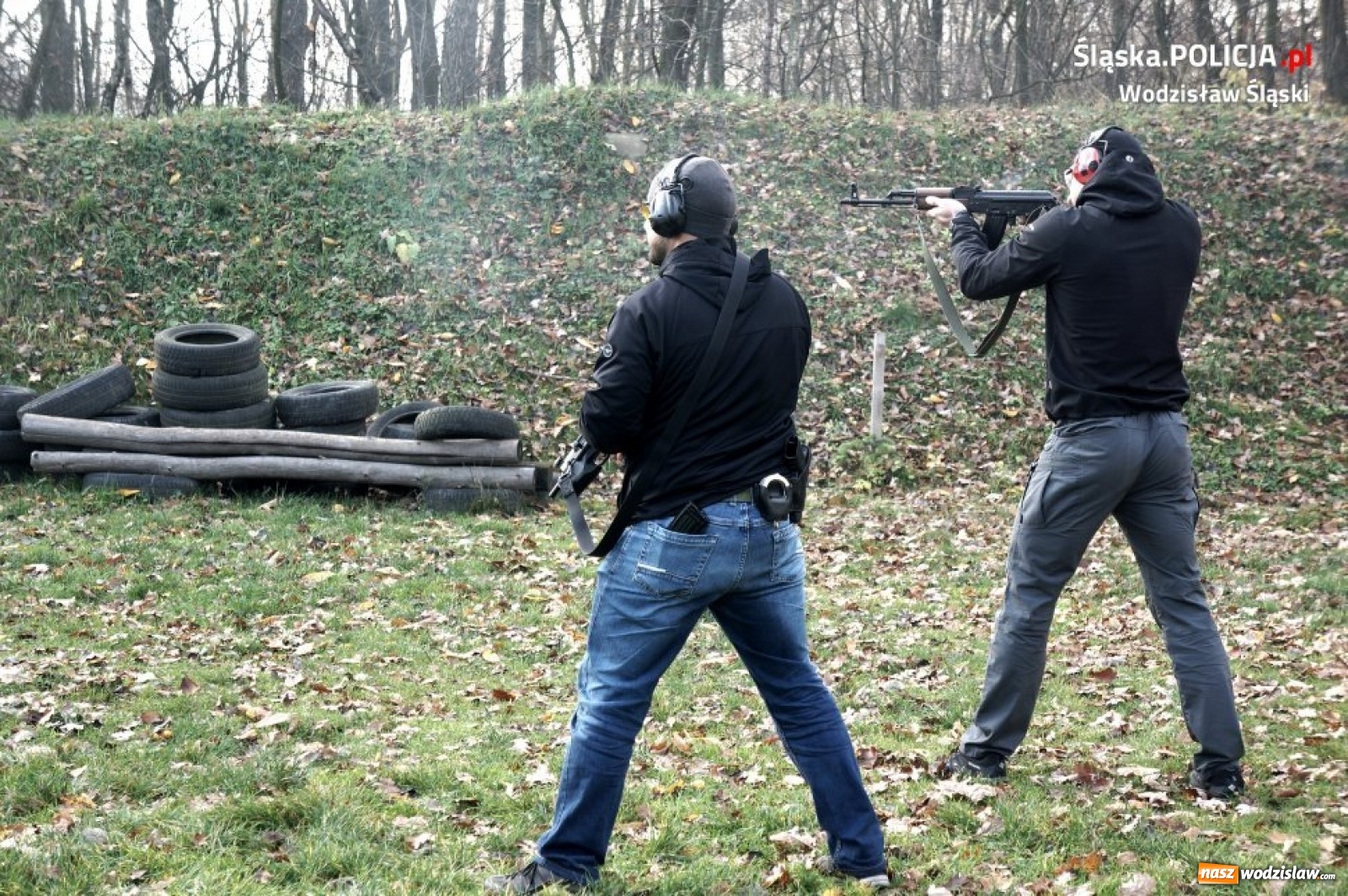 Zdjęcie w galerii na portalu naszwodzislaw.com: Policjanci wciąż szkolą swe umiejętności strzeleckie wiadomości z regionu