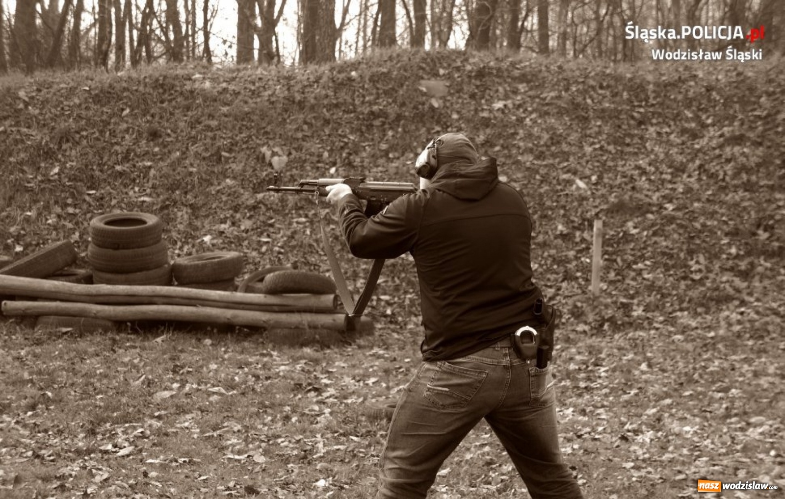 Zdjęcie w galerii na portalu naszwodzislaw.com: Policjanci wciąż szkolą swe umiejętności strzeleckie wiadomości z regionu