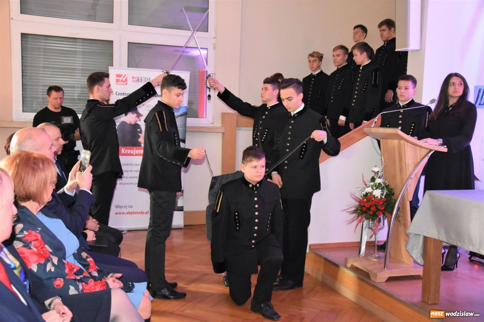 Zdjęcie w galerii na portalu naszwodzislaw.com: Idą w przyszłość z echem tradycji wiadomości z regionu